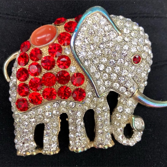 Vintage Jewelry - Sparkling elephant brooch-rhinestones and coral-like cabachon. Silver/gold tones